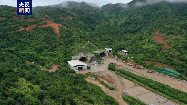 黄茅海跨海通道象山隧道双线贯通