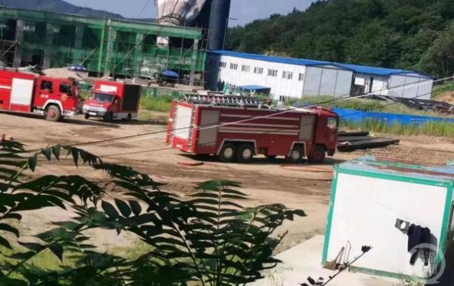 突发！辽宁丹东一热电厂高塔起火后倒塌 官方回应：无人员伤亡