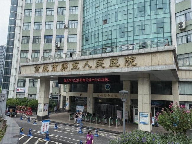 女子在电梯分娩并把婴儿丢进垃圾桶？被扔垃圾桶婴儿已出院