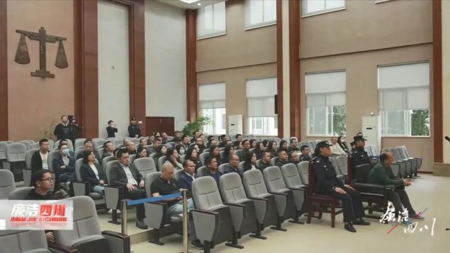 派出所所长在会议现场被直接带走后忏悔