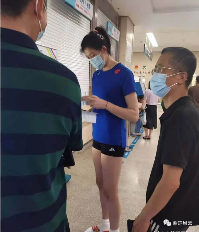 网友医院偶遇李盈莹引球迷担忧 中国女排现主攻危机
