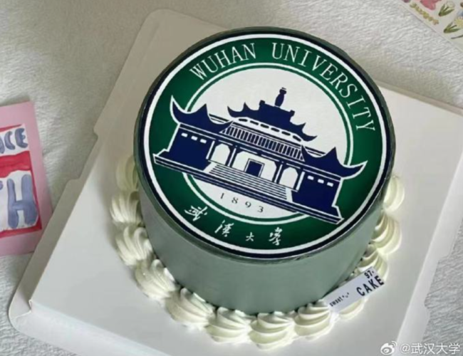 送辣条？过生日？报到当天生日收学校惊喜，网友们又羡慕了