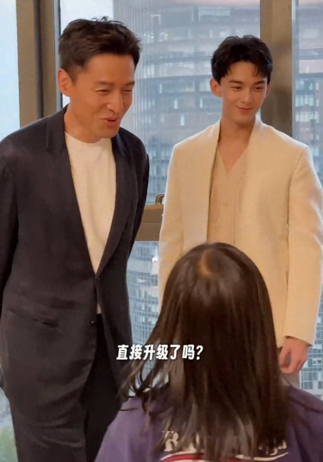 九岁摄影师拍的胡歌吴磊 可爱的小女生掌镜拍出不一样的帅气