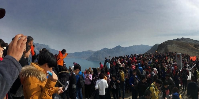 长白山景区回应最佳观看点被收费：承包出去了，并不是真正的最佳观赏点