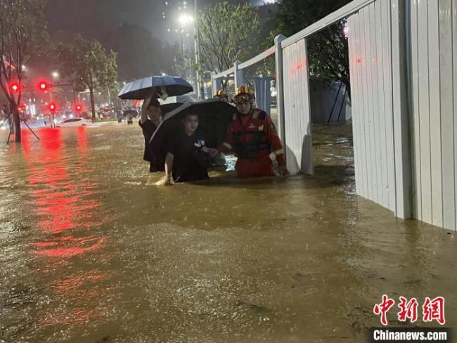 广东660个镇街遭遇暴雨，专家表示“海葵”残余环流和季风影响仍将持续