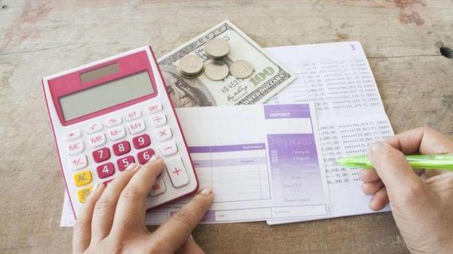 女子700元存银行12年 余额令人吃惊，如果再过几年还会倒欠银行钱