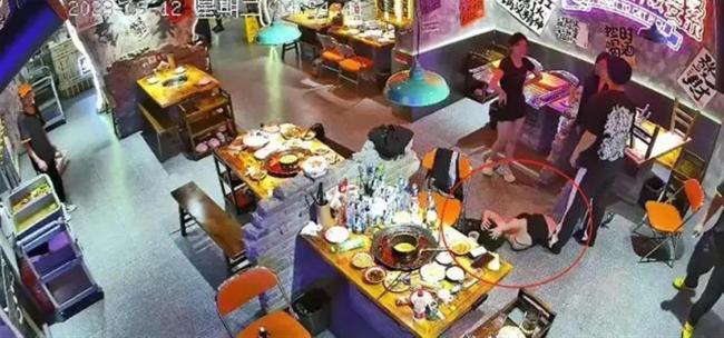 男子拖拽女生头发后续 被警方处以行政拘留15日