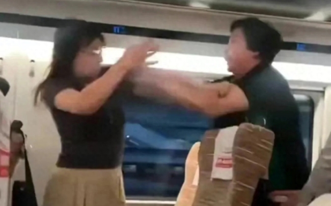 警方再通报高铁打人事件：被打女子不予处罚
