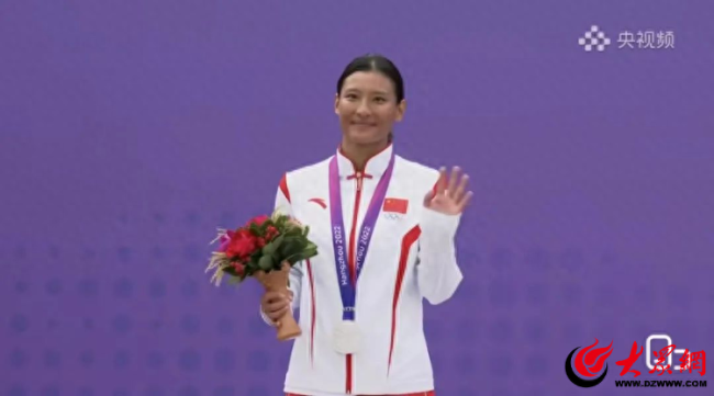 女子碗池滑板李玉娟摘银牌！