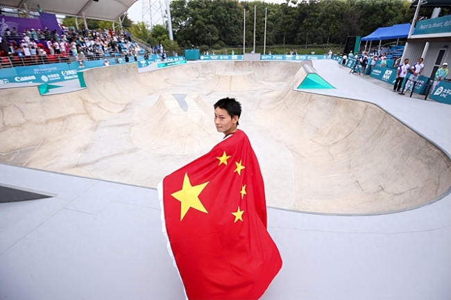 中国最年轻亚运冠军诞生，滑板队15岁小将陈烨一举夺冠