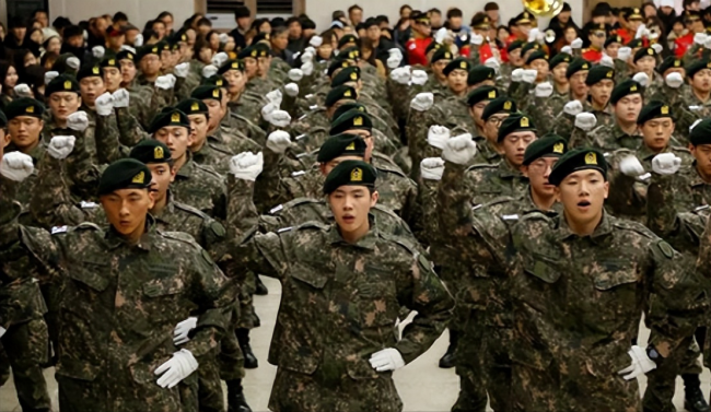 韩国网球选手怒砸球拍惹怒韩国网友！韩国网友：去军队学一下做人