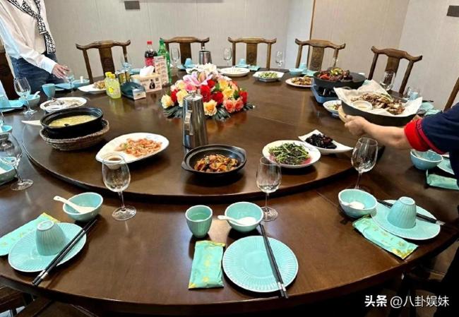 林依轮被嘉兴服务区征服了“现在服务区已经进化到这个程度了吗？”