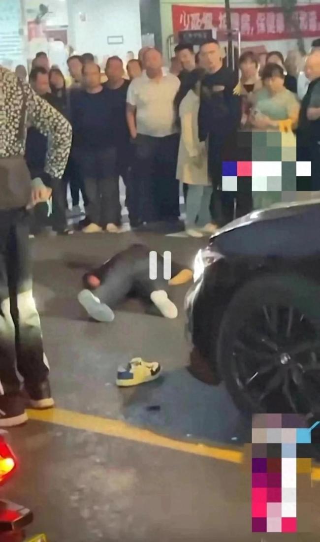 成都街头宝马男因“吐痰”遇害?官方已经辟谣,更多内幕被曝光