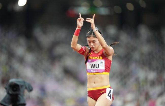 吴艳妮风波持续 印度官员迁怒中国主场 吴艳妮为抢跑道歉：正视失败