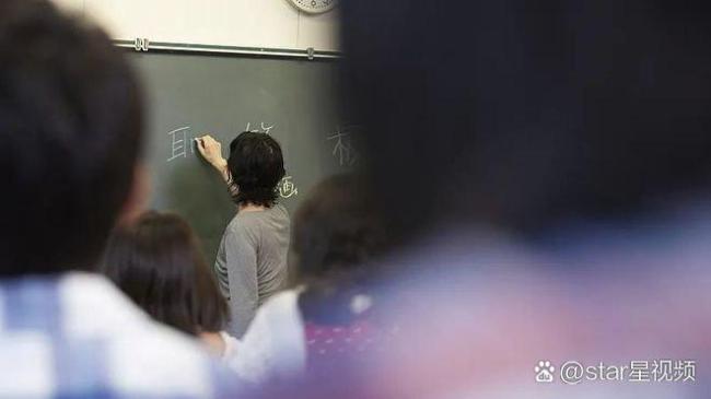 女教师被举报十几次听到理由都想笑：困于自证，选择“躺平”