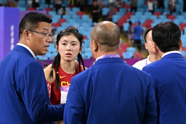 吴艳妮风波持续 印度官员迁怒中国主场 吴艳妮为抢跑道歉：正视失败