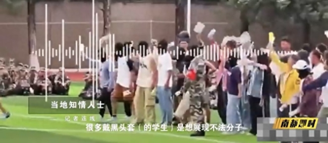 当地回应高校学生假扮讨薪：展示军训成果，不是真实的冲突