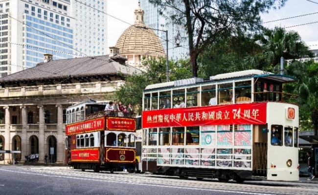 热烈庆祝中华人民共和国成立74周年，加多宝集团赞助香港电车 免费乘车