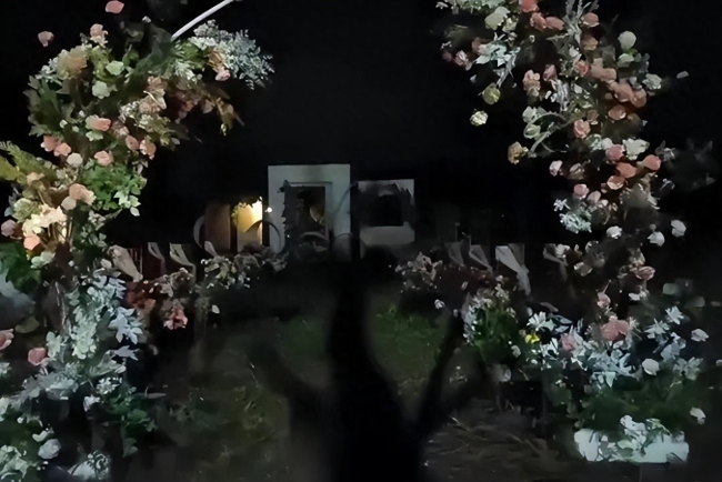 搭好的一婚礼场地被村民连夜搬空，派出所正在调查