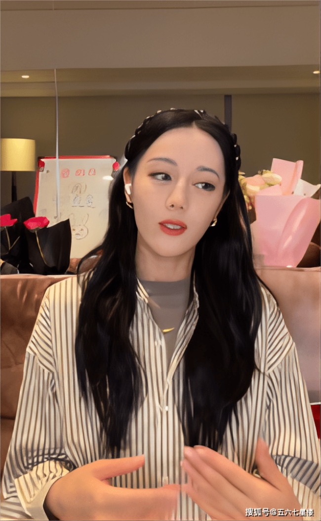 网传热巴接了万渣朝凰 粉丝热议期待她的穿越奇遇！ 