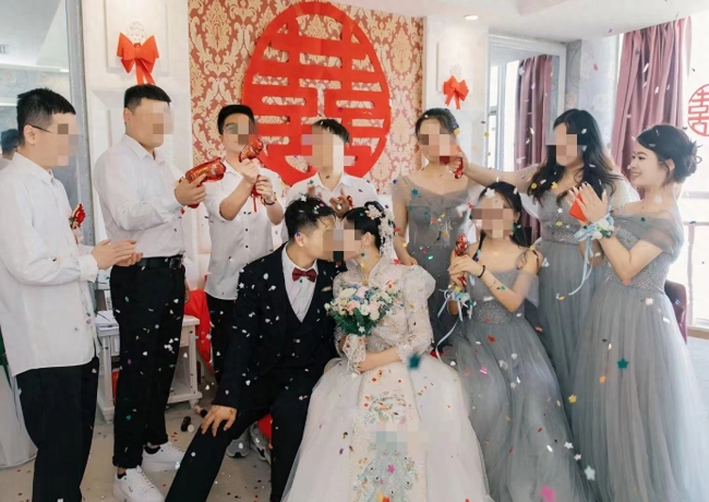 职业伴娘假期8天8场婚礼，新行业会让婚礼变味吗