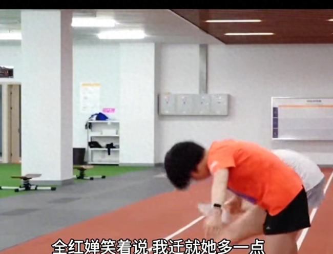 全红婵透露与陈芋汐关系：我迁就她多,她照顾我多