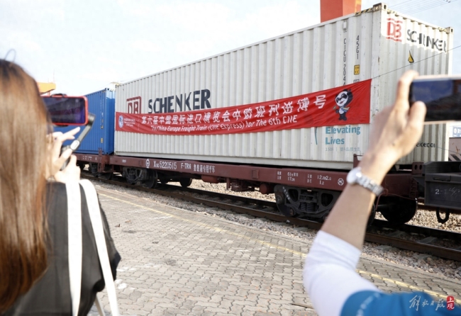 中欧班列进博号抵达上海，进博会参展展品陆续到达