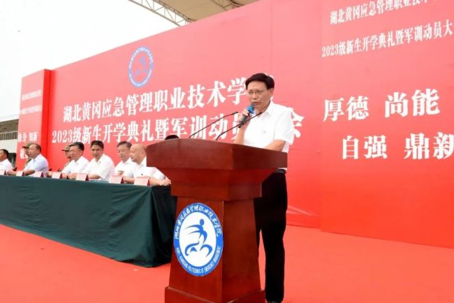 从职高生一路成为博士 周信静被多所学校关注
