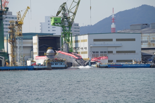 最强水下杀手！日本雷鲸潜艇正式下水 吨位超过法国“红宝石”级核潜艇