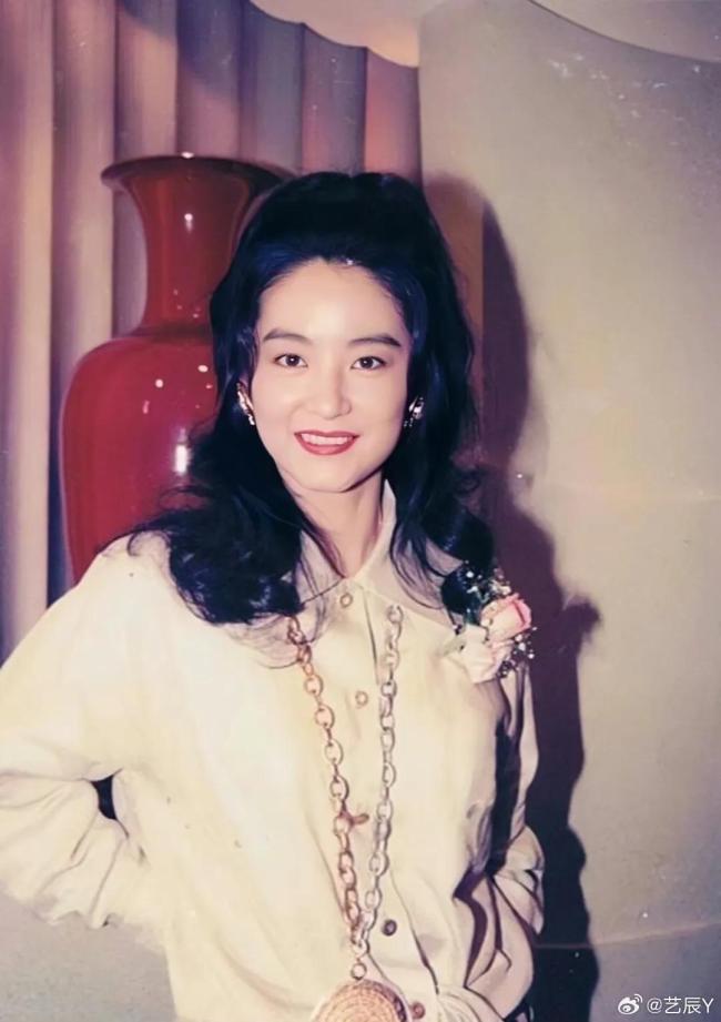 68岁林青霞久违出席活动,网友直呼:岁月没有留下痕迹