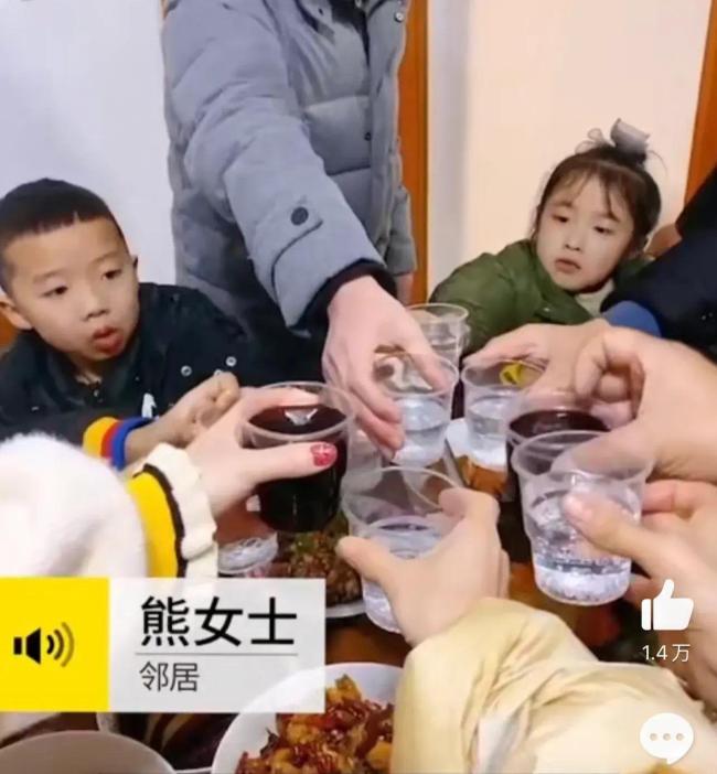 令人羡慕！4家邻居8年几乎处成1家人