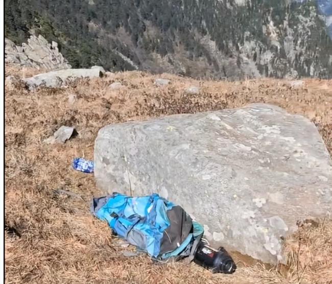 警方回应游客在鳌太线发现男尸，已联系上死者家人