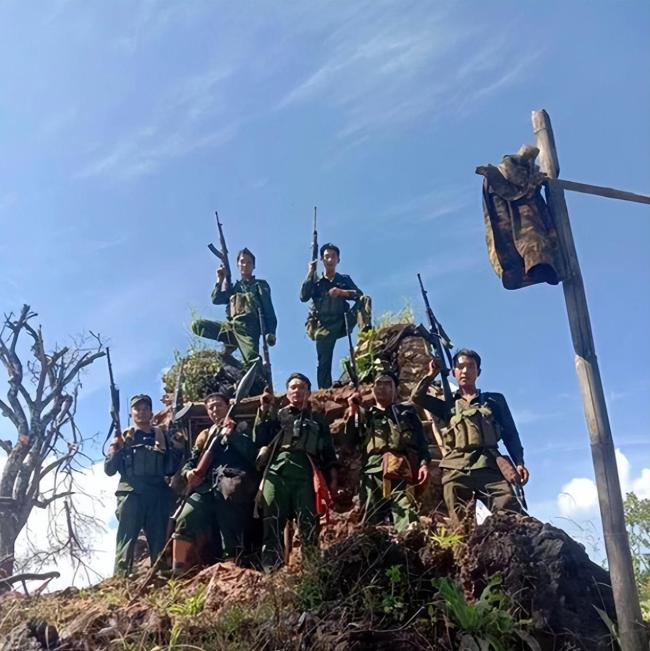 缅北居民称当地物价暴涨三倍仍被疯抢,木姐口岸排起长队_新闻频道