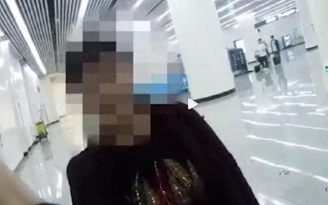 大妈独自前往北京赴约“男明星”险被骗 民警将其劝返
