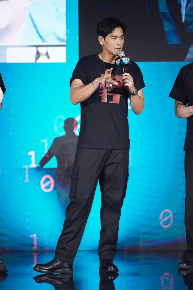 太扎心了！电影《潜行》发布会上 刘德华说自己比彭于晏红