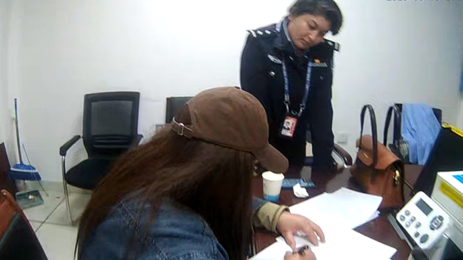 女子霸座致飞机延误 因扰乱航空器秩序被拘7日