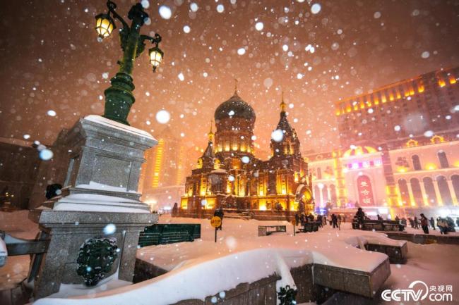 哈尔滨：大雪中的索菲亚教堂 唯美成童话世界