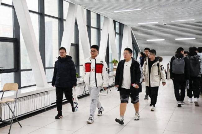 柠檬精上线！哈工大暖廊引网友“嫉妒”：难受到无法呼吸