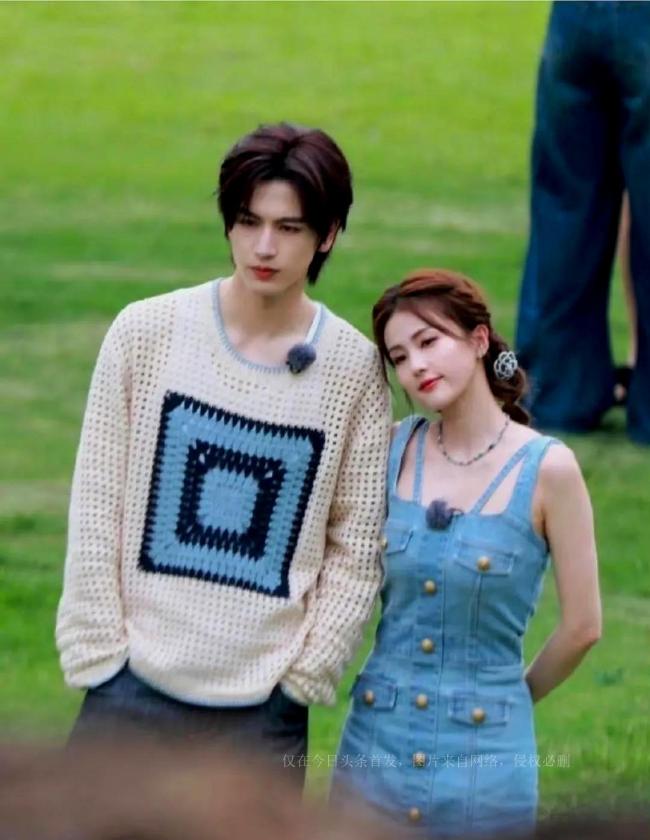 张凌赫白鹿被传绯闻后被曝恋情女方多次留宿男方家中也激发了粉丝们的