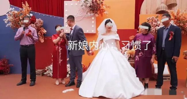 山西婚礼上，婆婆撒娇紧搂新郎，难舍又难分，新娘：习惯了