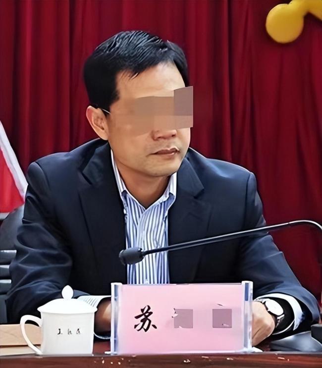泉州洛江区原区长水上餐厅就餐时溺亡 警方：原因正在调查