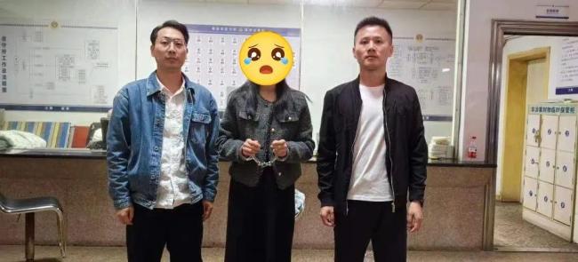 清仓特价直播间店长销售赃物被拘
