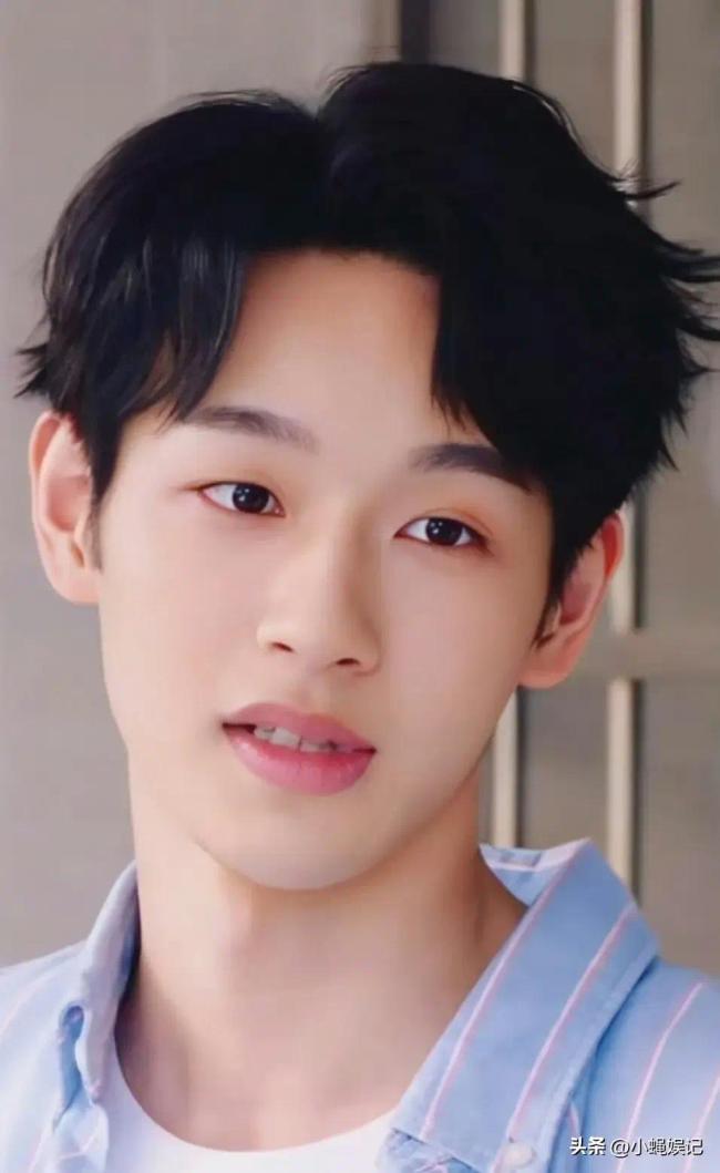 柳岩工作室旗下艺人吴迪飞宣布退圈 网友 才刚认识