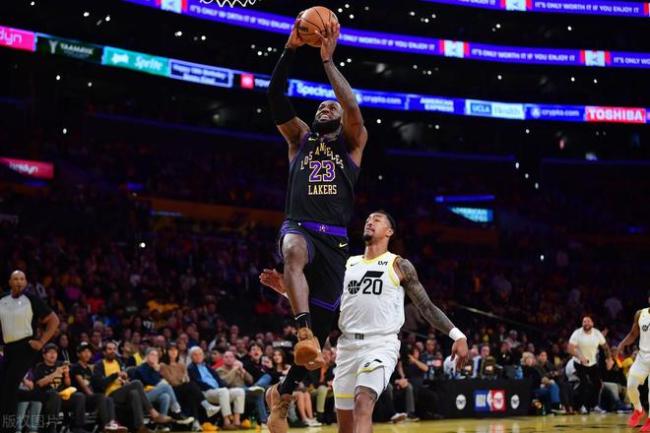 首位39000分先生！浓眉助攻詹姆斯三分命中 老詹书写新的历史