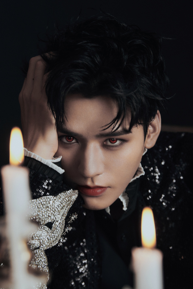 龚俊吸血鬼妆照曝光于黑夜中等待破晓