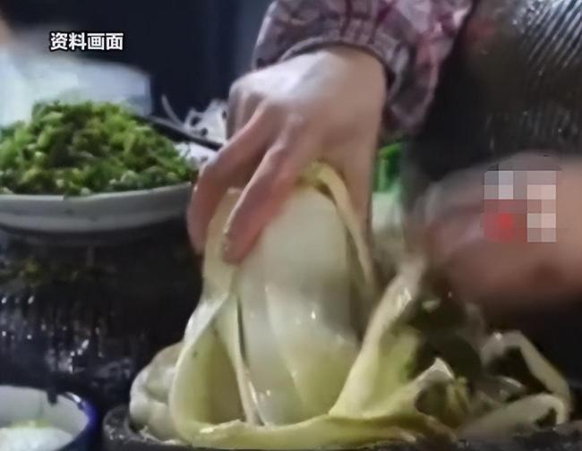 脚越臭踩的冬腌菜越香？ 大伯为做冬腌菜 忍一周不洗脚 专家：二者没关系