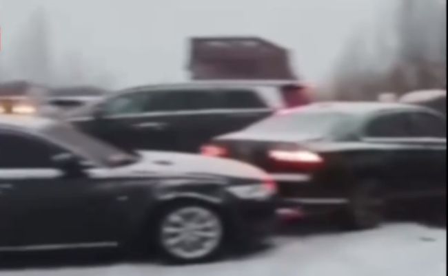 山西高速因降雪40多辆车连环追尾 事故已致1死6伤