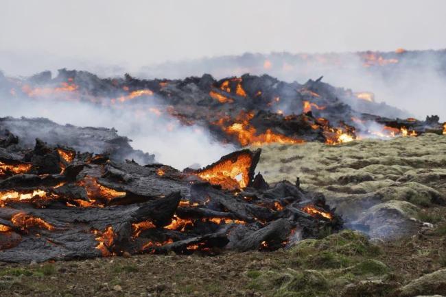 一天地震1400多次冰島火山大噴發前兆2