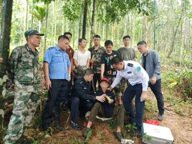 6天5夜！海南失联多天13岁男孩被找到 现场响起一阵掌声