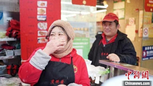 山东一村超千人在沪卖煎饼 有人已在上海买房扎根落户